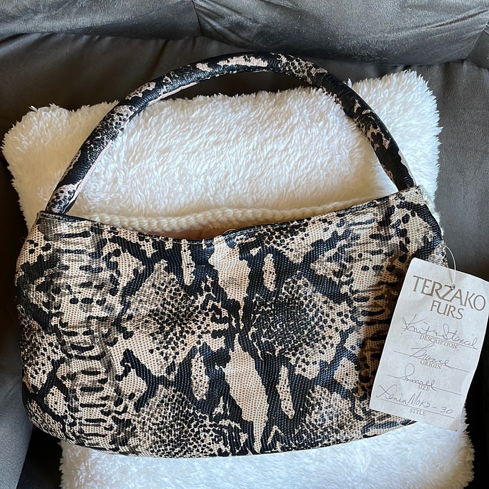 Knitted purse
